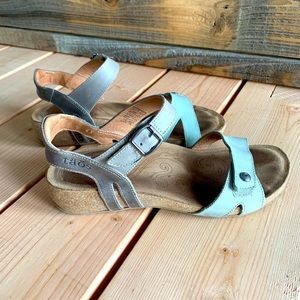 TAOS sandal